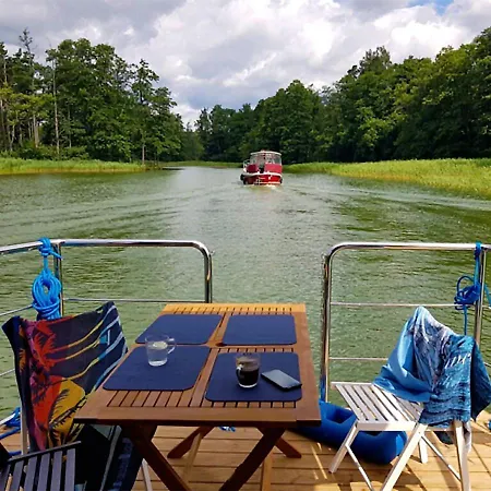 Houseboat Deneb Plywajacy Domek